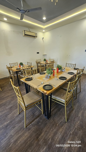 Manisha Restaurant & Cafe