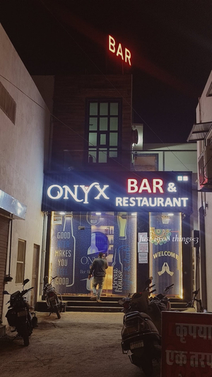 Onyx bar