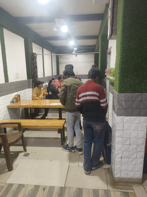Shree Girdhar Restaurant