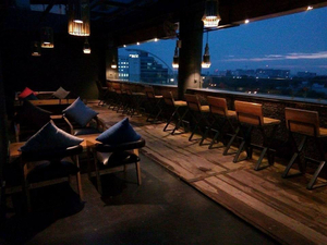 TEN 11 Lounge, Disco and Bar