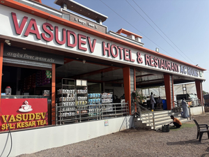 Vasudev Hotel and restaurant