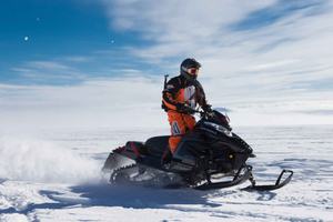 Private Golden Circle & Snowmobiling with German Guide