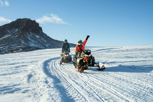 Reykjavik: Golden Circle Super Jeep Tour with Snowmobiling