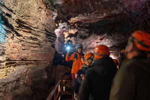 Reykjavik: Lava Tunnel & Reykjanes Lava Fields Tour