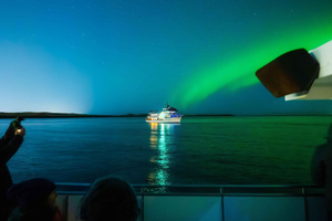 Reykjavik: Northern Lights Guided Boat Tour