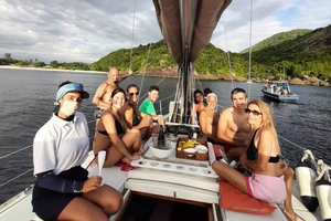 Bootstour mit Getränken und Schwimmen