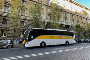 フィウミチーノ空港 (FCO)：バチカン市国行きシャトルバス