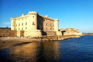Ab Rom: Strandausflug, Schloss am Meer und Caravaggio-Pfad