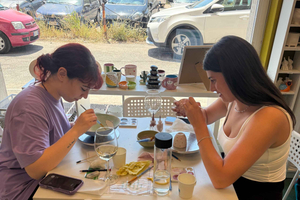 Painting on ceramics with a glass of wine in Rome