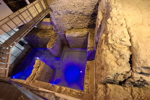 Rome Tour: Trevi Fountain & Underground Aqueduct
