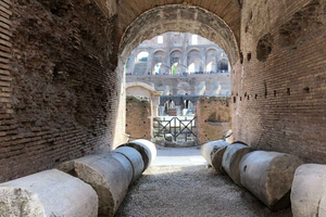 Gå på arenaens gulv: Colosseum via gladiatorporten