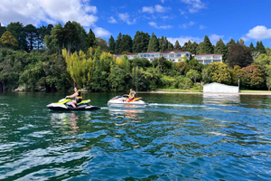 Rotorua, Lago Rotoiti: Aventura de Jet Ski com Parada em Piscina Natural.