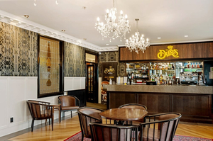 Duke's Bar and Restaurant