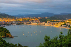 San Sebastián Sunset and Old Town Private Tour