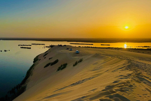 Al Hasa: Yellow Lake Jeep Safari