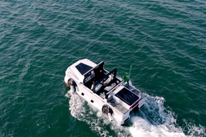 Al-Khobar: giro in moto d'acqua Mercedes con pilota