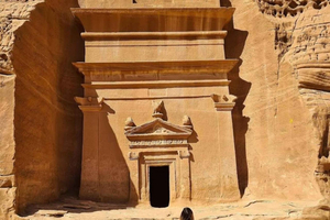 Al Ula: Full-Day Tour by Private SUV Car