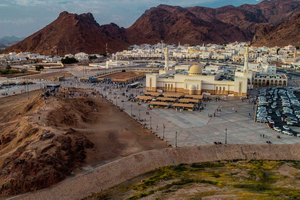Madinah: Seerah Landmarks Tour with Guide and Transfers