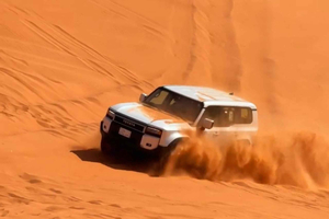 Riyad: tour door rode zandduinen met quad en kamelenrit