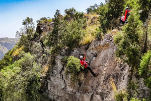 Tanomah: przygoda zjazdu na linie (rappelling)