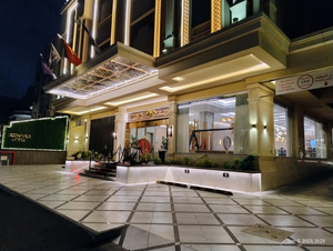 Redwaves Hotel