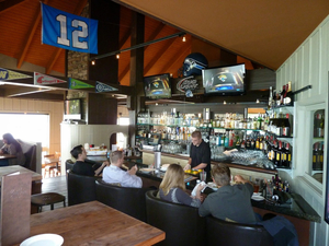 BeachHouse bar + grill
