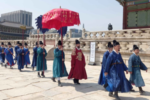 6-Hour Guided Tour to City Highlights, Palace & More