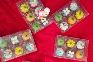 Seul: preparação de bolinhos de arroz com pasta de feijão, veganos e sem glúten
