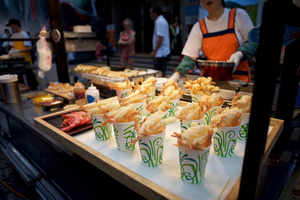 Food Tour with 11+ Tastings in the Heart of City