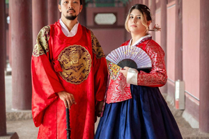 Hanbok Photo Tour at Gyeongbokgung Palace