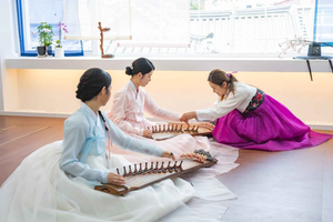 Lerne traditionelle koreanische Streichinstrumente & Hanbok