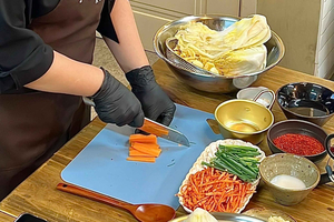 SEOUL: Kimchi-Herstellung und traditionelles Geschenkverpacken mit Mittagessen