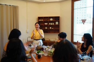 Du bist zu einem koreanischen Essen eingeladen, das mit Geschichten zubereitet wird
