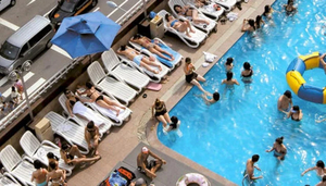 Hamilton Hotel Outdoor Rooftop Pool