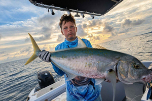 Praslin: Private Full-Day Inshore Fishing Trip with Snacks