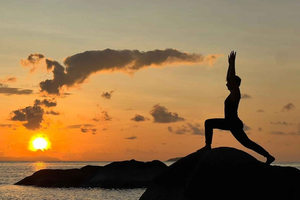 Praslin: Yoga class on the beach, in tune with nature