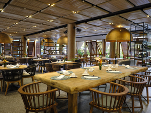 laroul Restaurant & Pool Bar