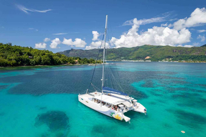 Mahé: Saint-Anne Marine Park and Moyenne Island Cruise