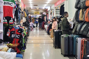 Tour Particular de Escala em Xangai de 7 Horas com Visita ao Mercado Fake