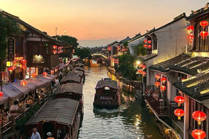 From Shanghai - Private Suzhou Layover Tour with Boat Ride