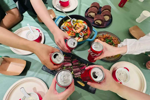 Hjemmelavet middag, te og snacksmagning med de lokale