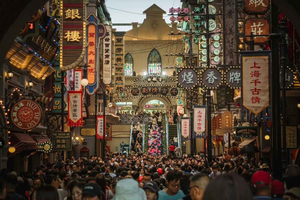 Shanghai Eternal Love: Ticket und Qipao-Erlebnis
