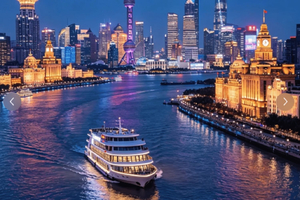 Flussfahrt auf dem Huangpu-Fluss in Erlebe die magische Stadt bei Nacht