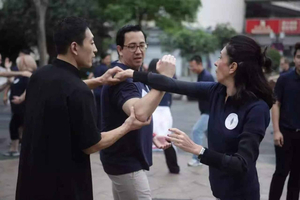Shanghai:Wing Chun Kung Fu in Shanghai's Beautiful Park