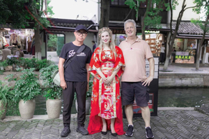 Shanghai: Zhujiajiao Water Town Tour with Hanfu Photos