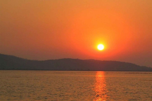 Wuxi Taihu Peninsula & Lingshan Private Day Trip