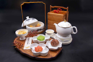 Preparación de xiaolongbao y dim sum de Shanghái en un hotel Art Déco