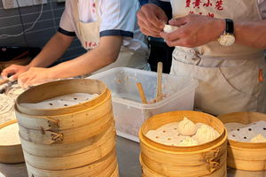 Yuyuan Old Street Food Walking Tour (2–2.5 Hours)
