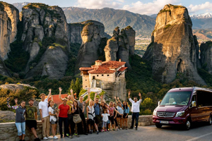 Athens: Meteora Monasteries Day Trip with Caves and Lunch