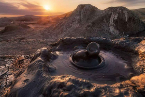 Baku: Gobustan, Mud Volcanoes, and Bibi-Heybat Tour